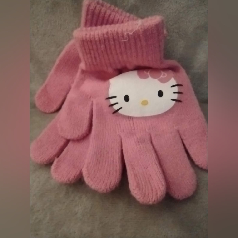 Hello Kitty Mittens - Picture 2 of 2